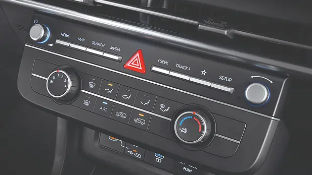 Controles de radio y aire acondicionado