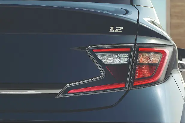 Imagen de la optica trasera del Grand i10 Sedan