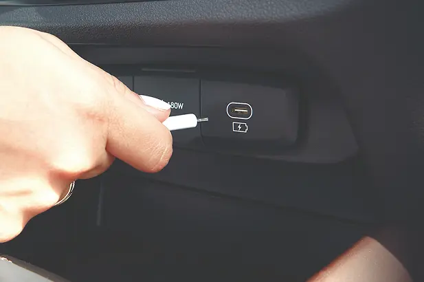 Imagen del puerto USB del Grand i10 Sedan