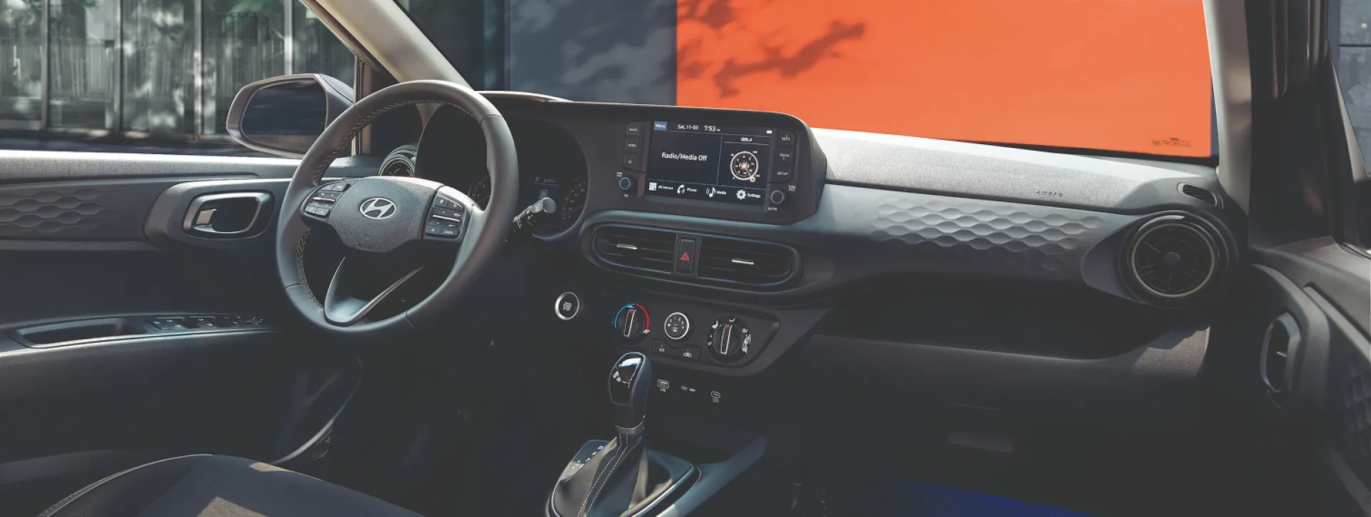 Vehículo Hyundai Grand-i10 por dentro 