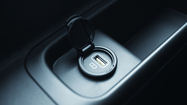 Imagen mostrando los  Controles de audio y Bluetooth® en el volante 