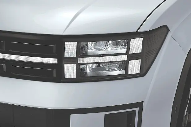 Imagen detallando el foco delantero tipo LED completo