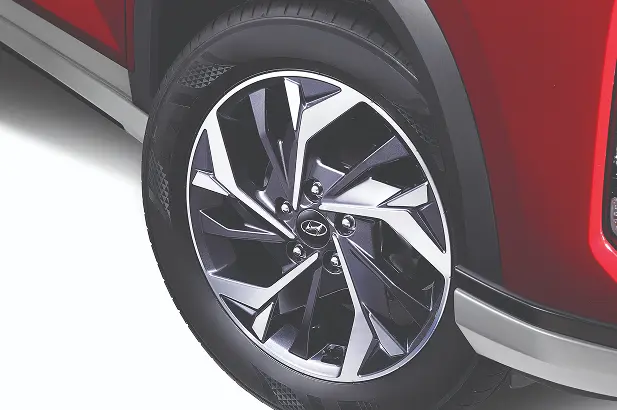 Neumáticos de lujo con rin de 17” 